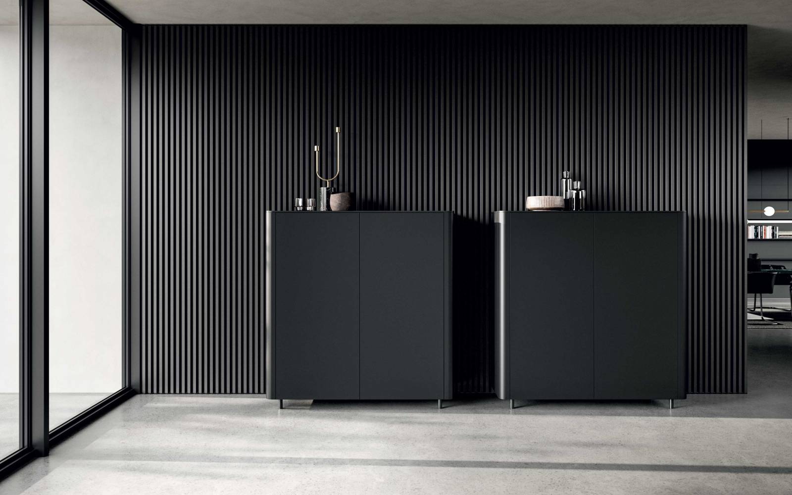 Les angles coudés arrondissent les bords  des meubles bas et du plan de la cuisine,  des demi-colonnes ou des colonnes,  donnant du dynamisme et un aspect  presque sculptural aux espaces de vie.