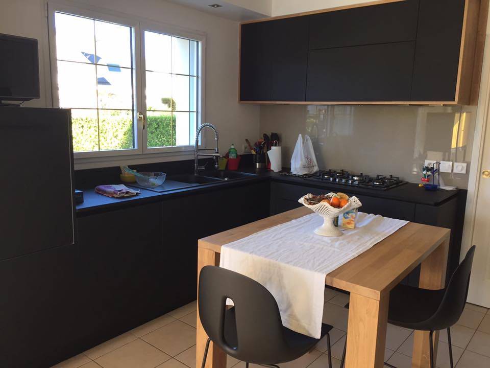 Rénovation d'une cuisine  Noire et Bois à Bordeaux en Gironde