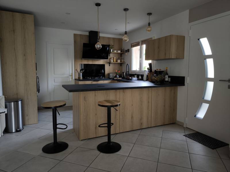 Cuisine ouverte sur salon et salle à manger