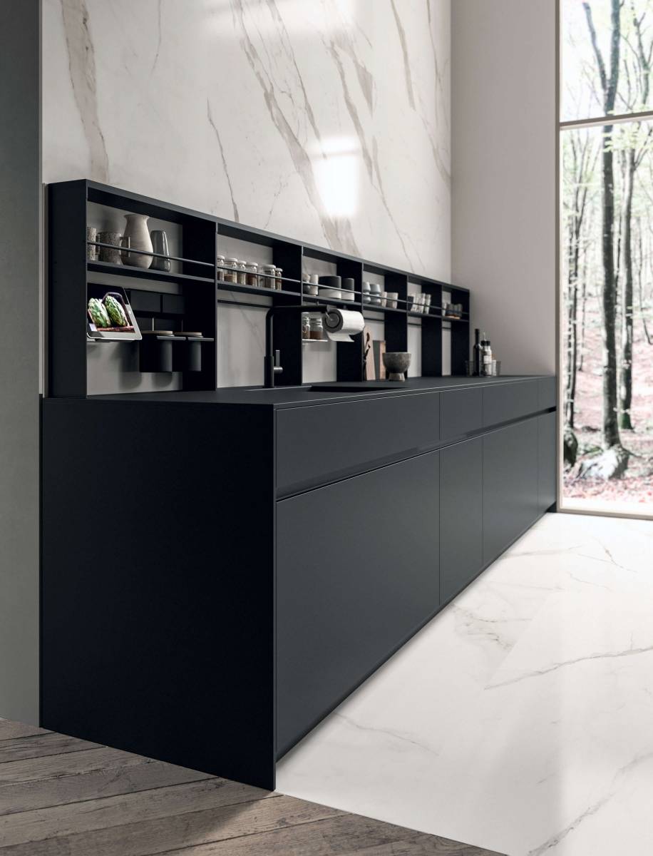 L'esthetique de la cuisine cahnge complètement grâce à la nouvelle position de la poignée incurvée qui, sur les bases GI (poignée intermédiaire à 30°), se trouver sous un tiroir de 18cm au lieu de se retrouver sous le plan de travail.