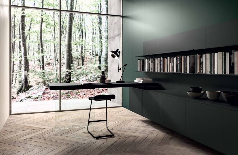 Des meubles de différentes hauteurs et boiseries s'associent idéalement également dans la zone jour, en harmonie avec les autres espaces de vie de la maison.